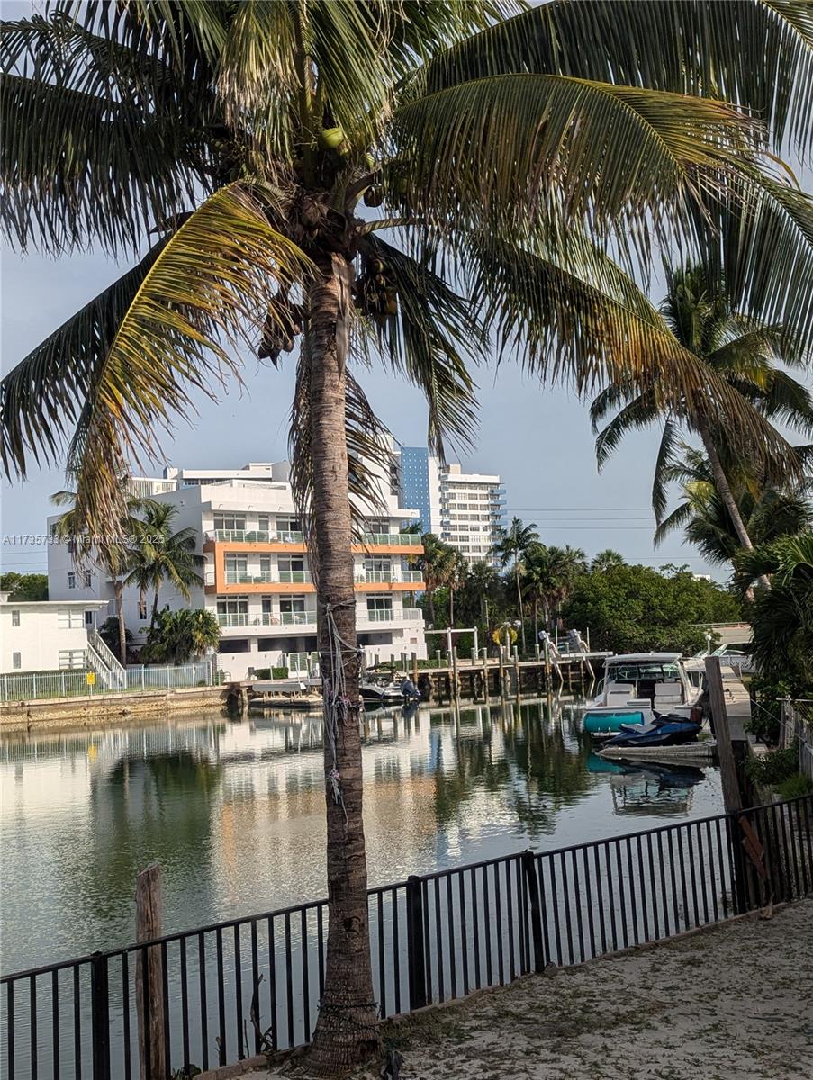 BISCAYNE BCH SUB - Land