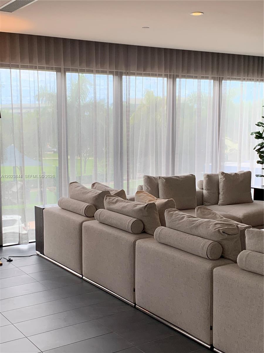 5350 Park Condo - Residential