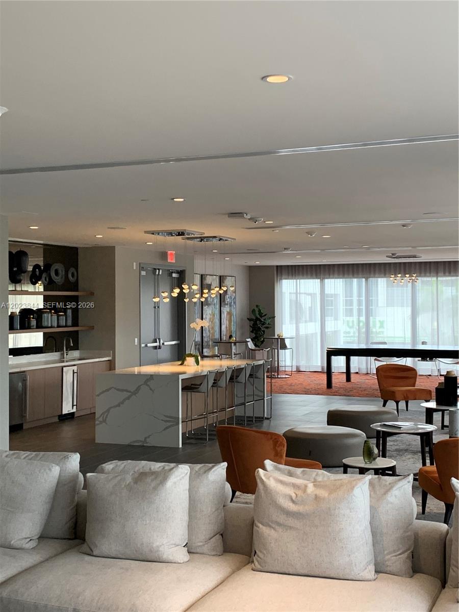 5350 Park Condo - Residential