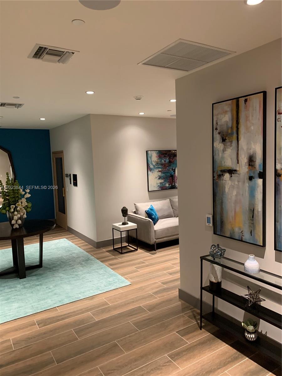 5350 Park Condo - Residential