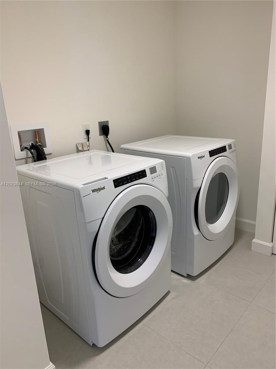 5350 Park Condo - Residential