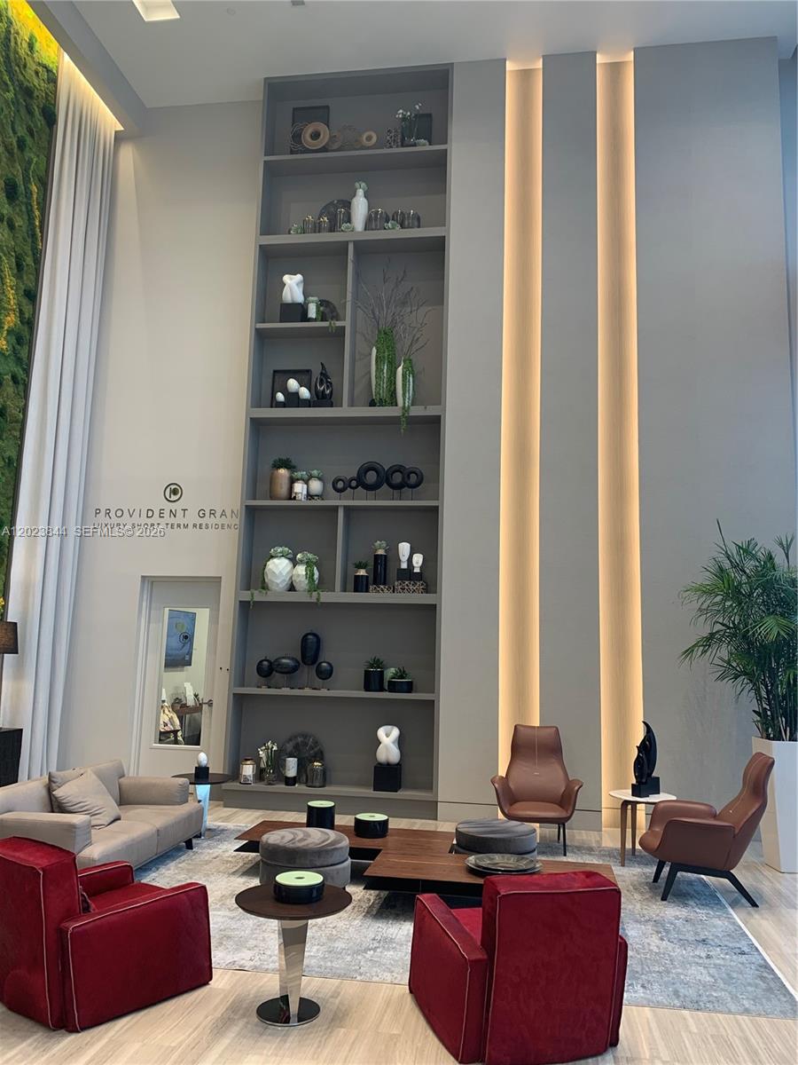5350 Park Condo - Residential