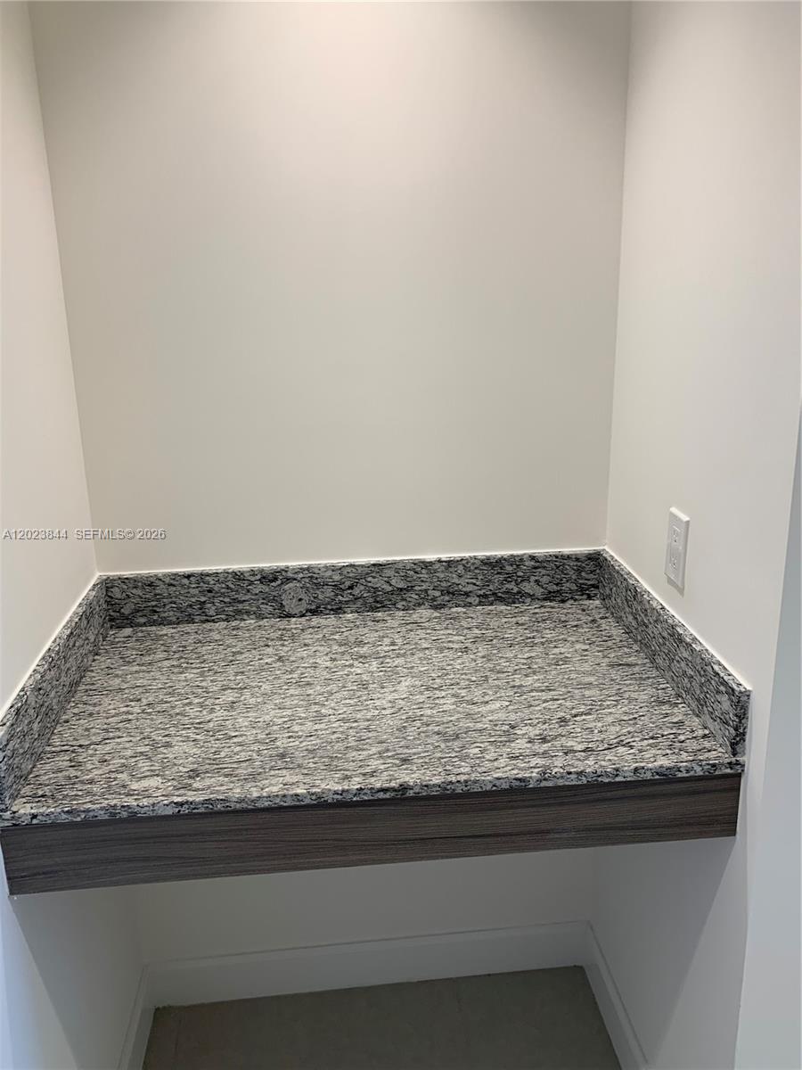 5350 Park Condo - Residential
