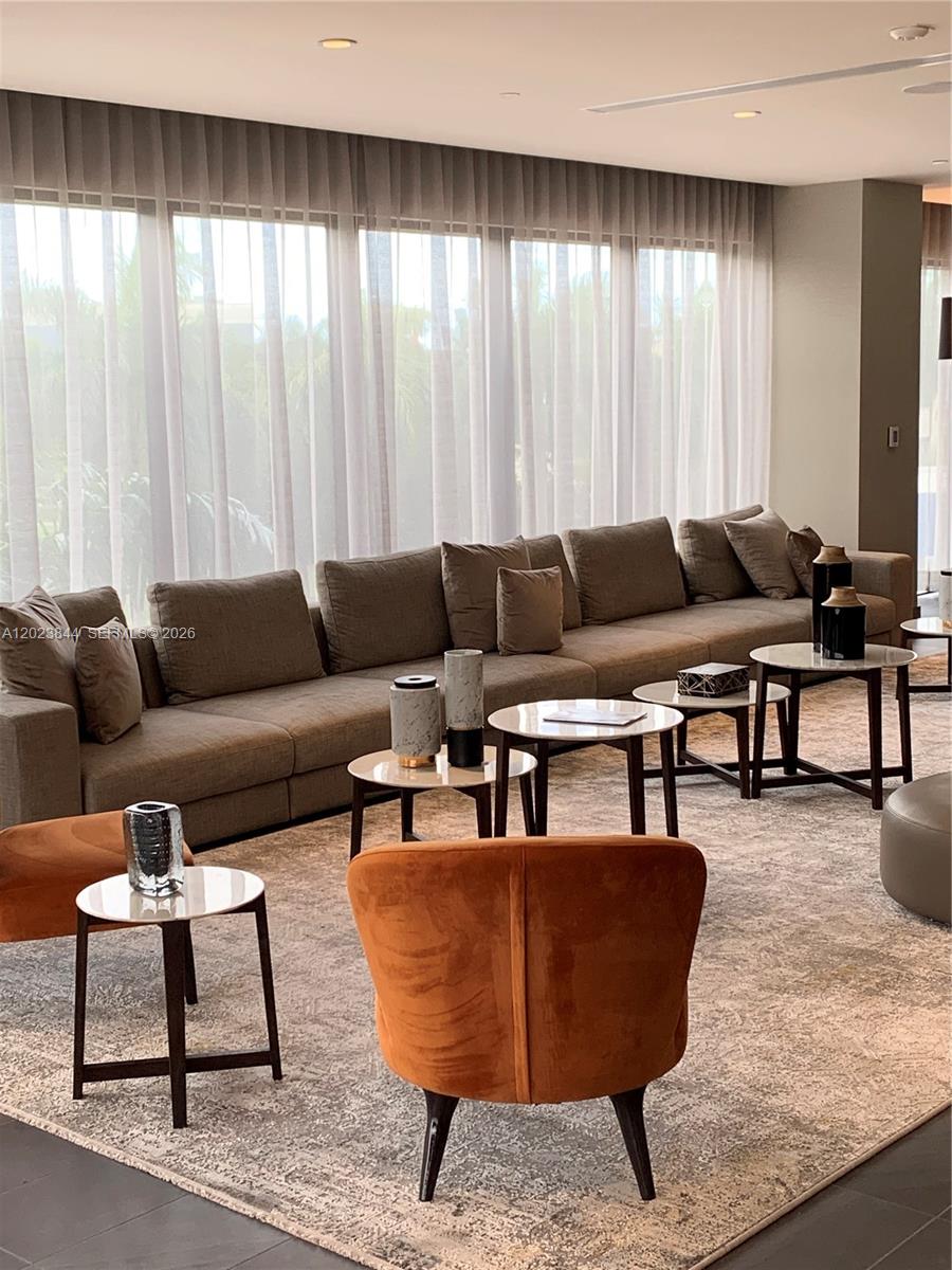 5350 Park Condo - Residential