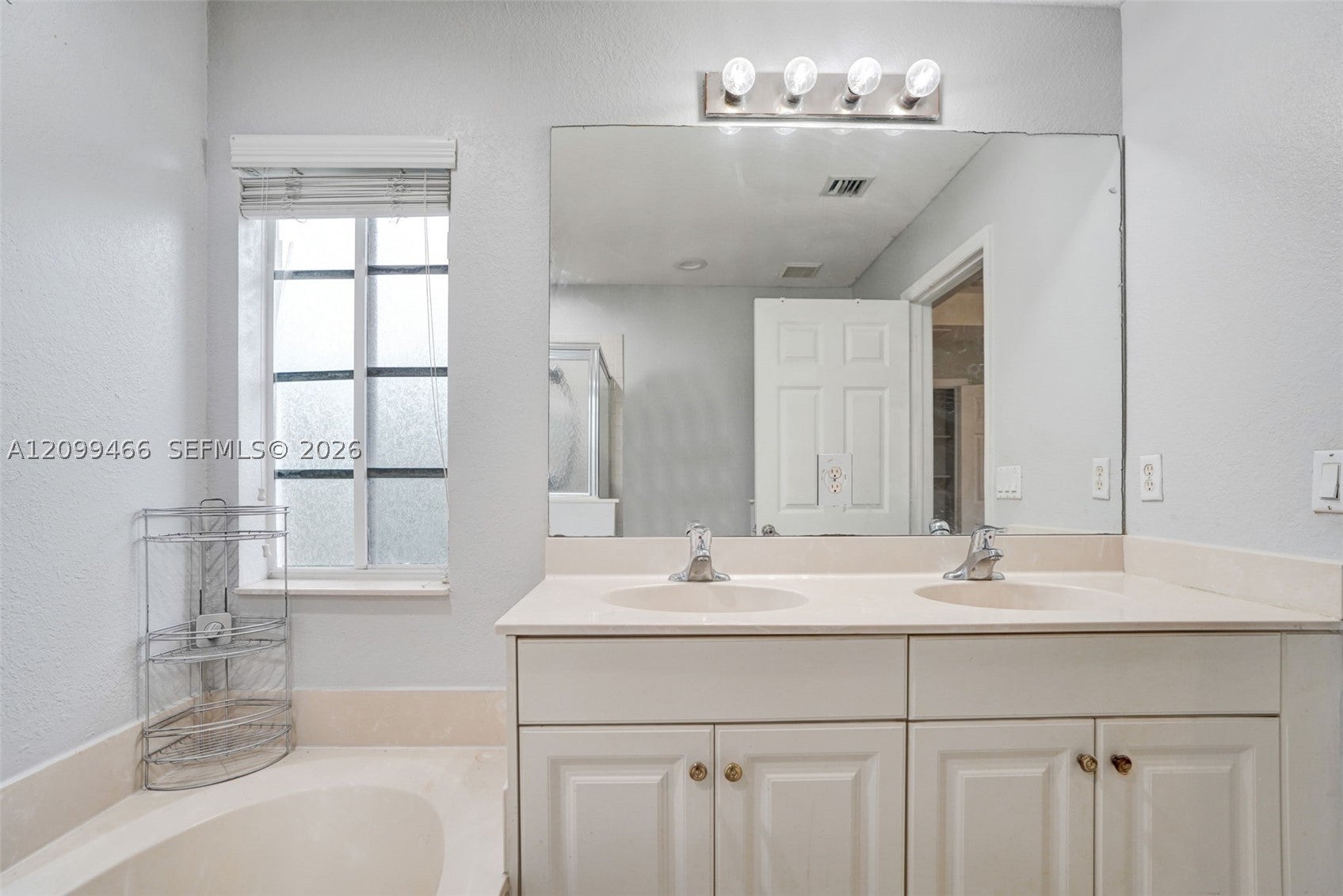 1309 Lucaya Dr