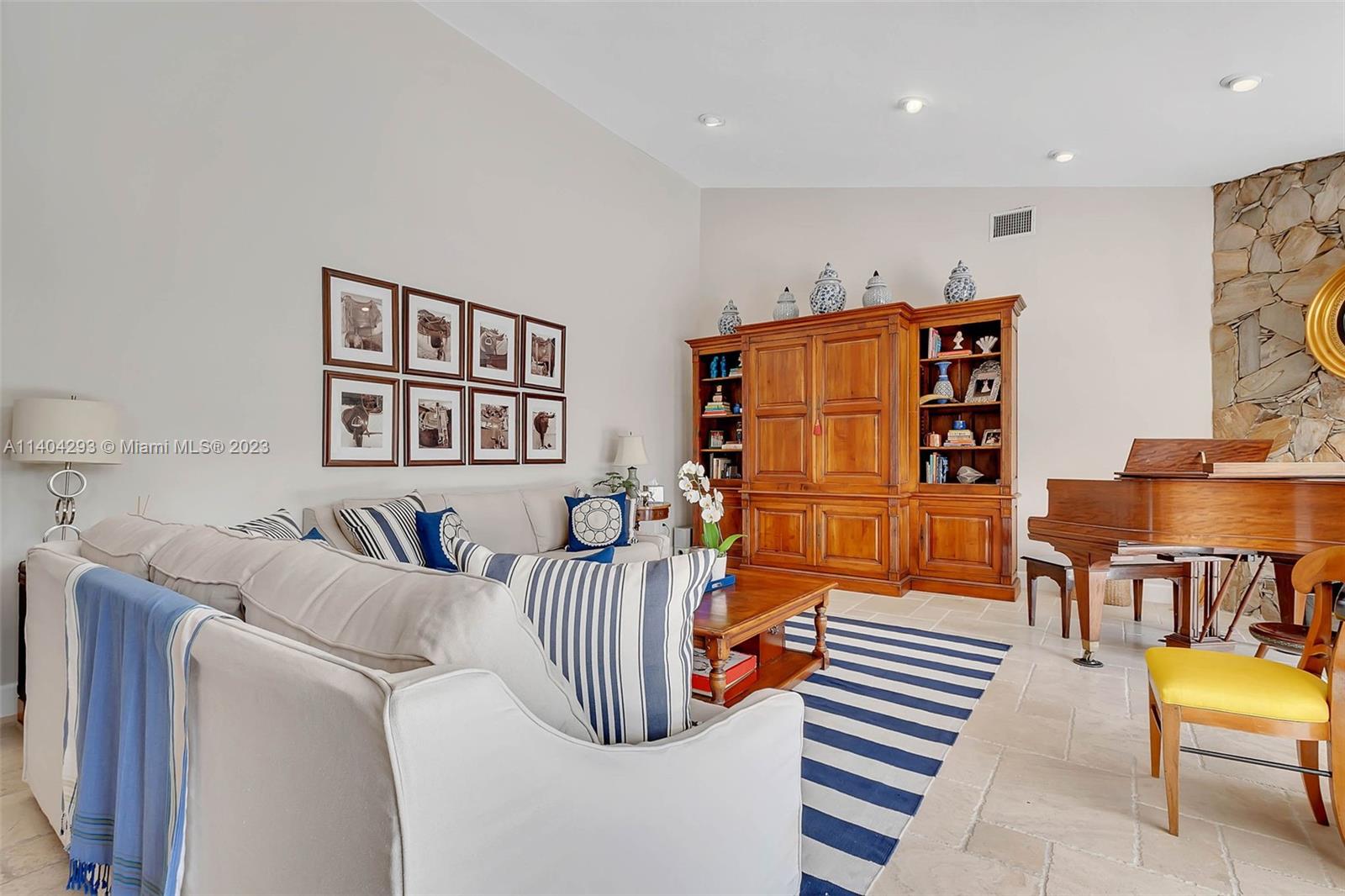 PINE BAY ESTATES SOUTH - Residential