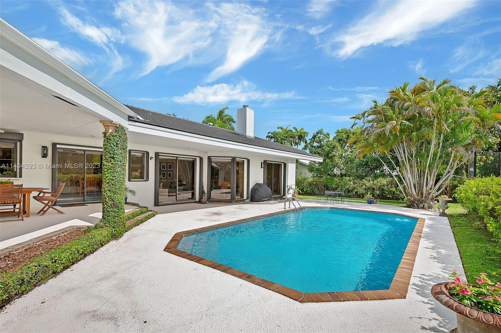 PINE BAY ESTATES SOUTH - Residential