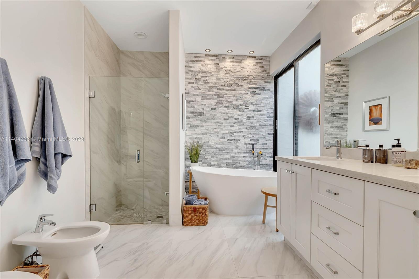 PINE BAY ESTATES SOUTH - Residential