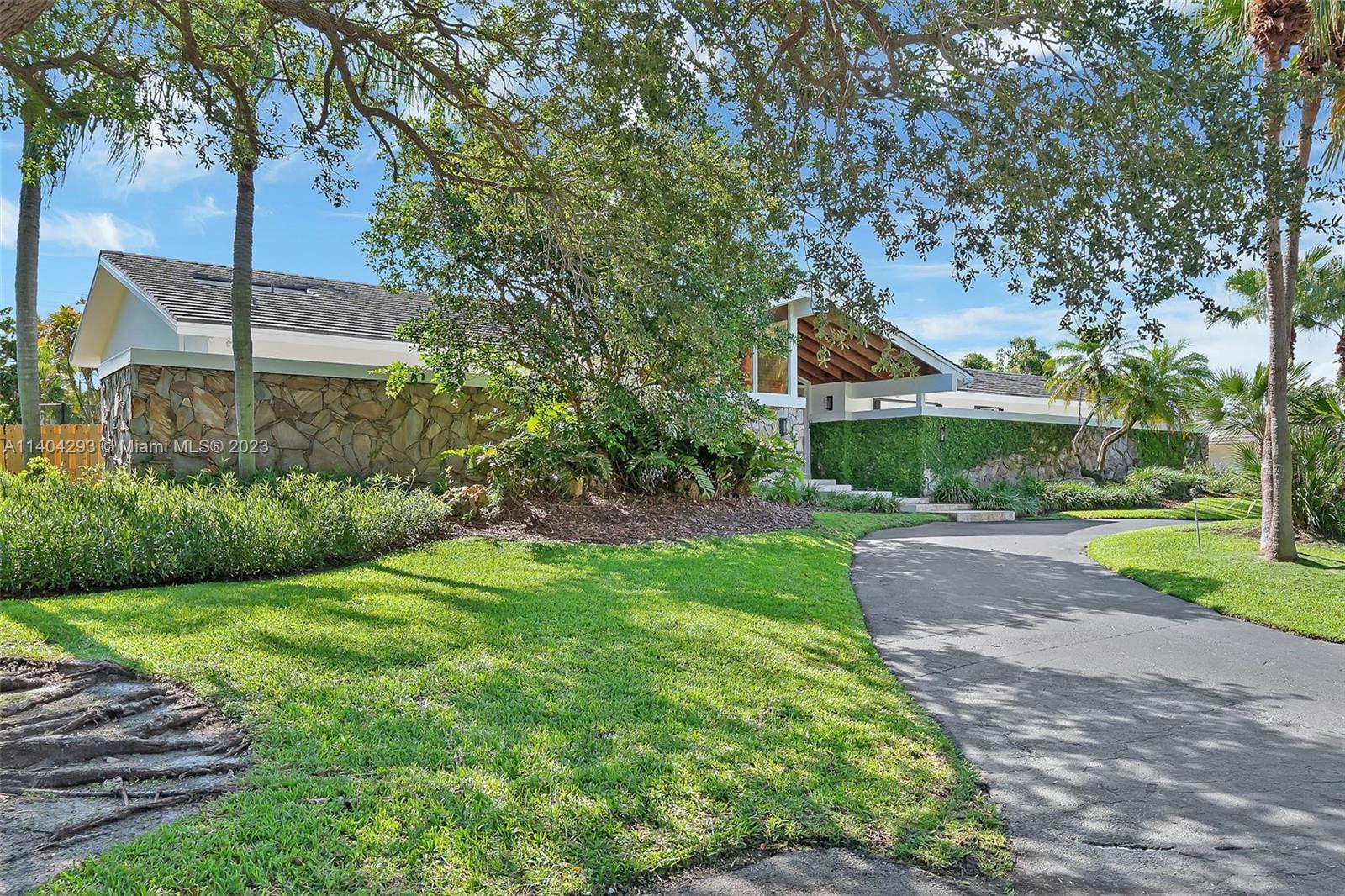 PINE BAY ESTATES SOUTH - Residential