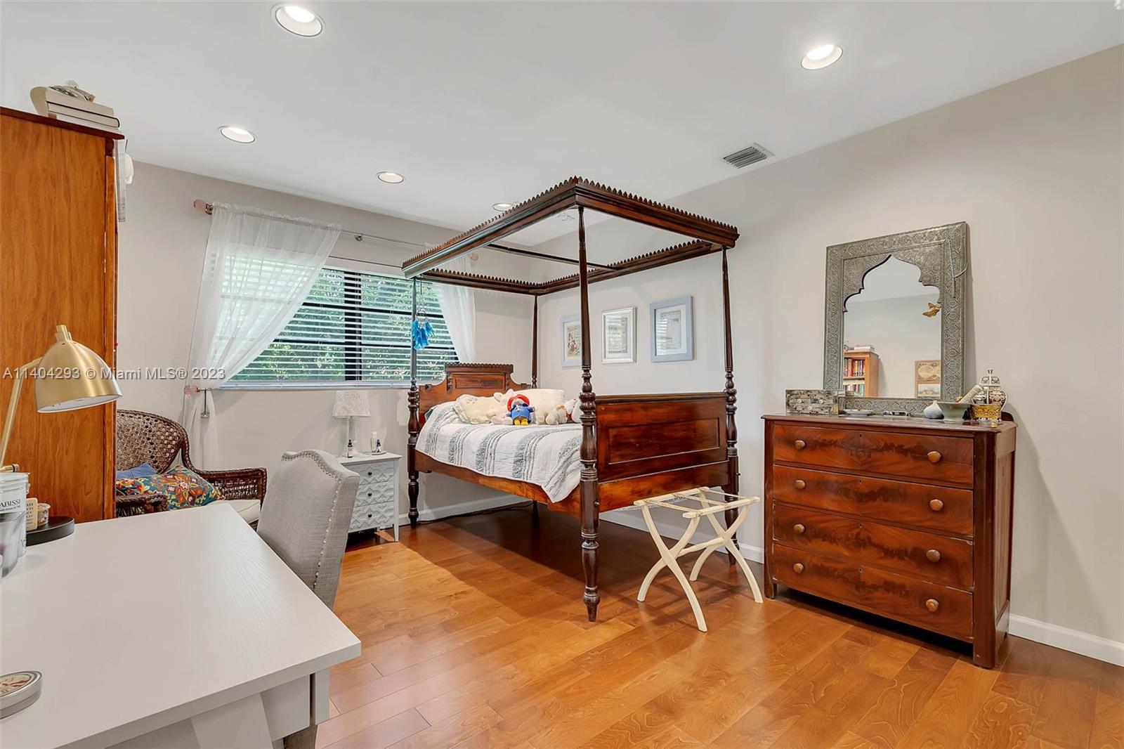 PINE BAY ESTATES SOUTH - Residential