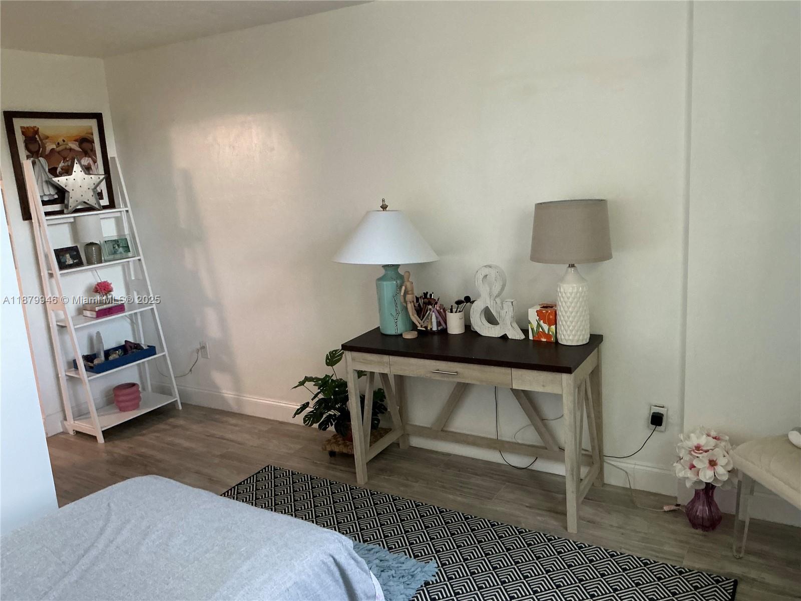 OMEGA CONDO NO 3 - Residential