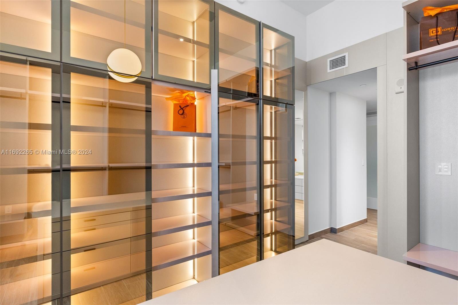 BRICKELLS FLAGLER - Residential