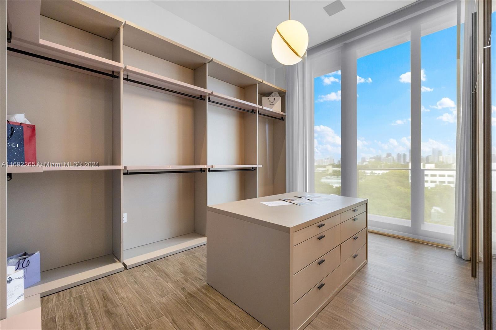 BRICKELLS FLAGLER - Residential