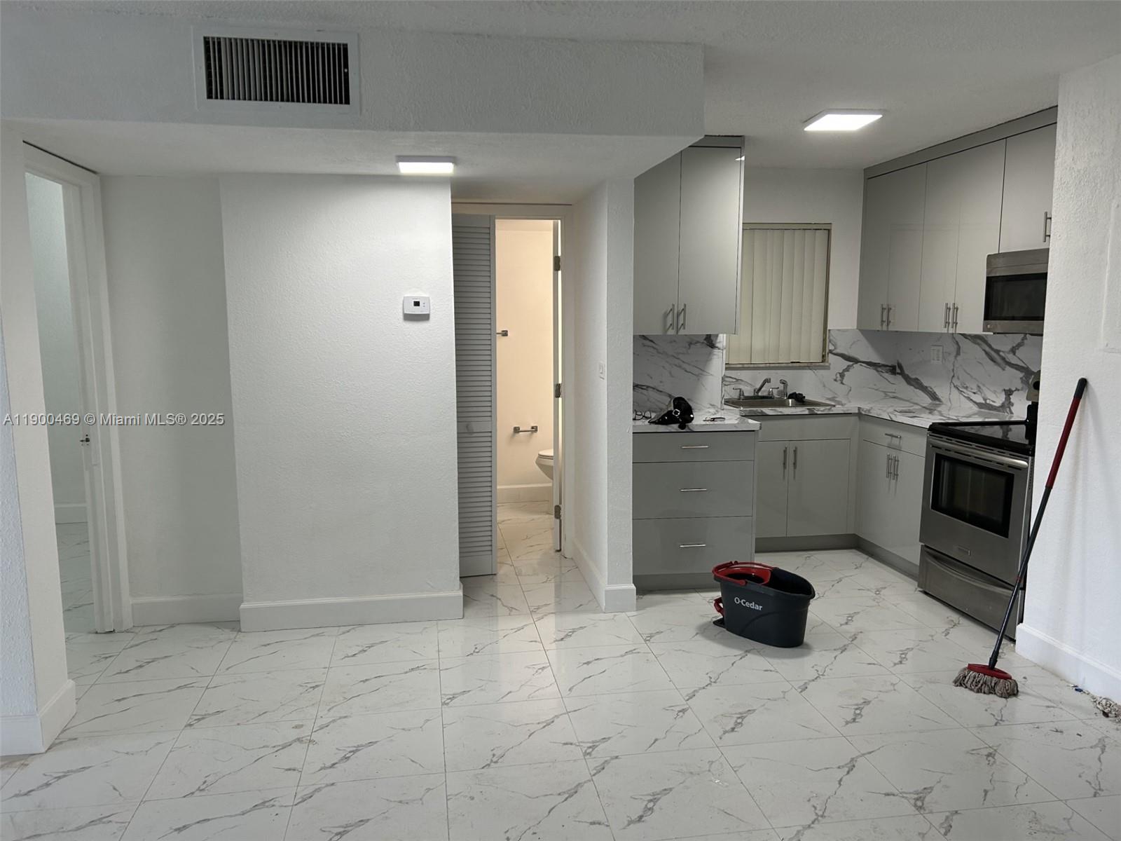 THE GREENS CONDO - Residential Lease