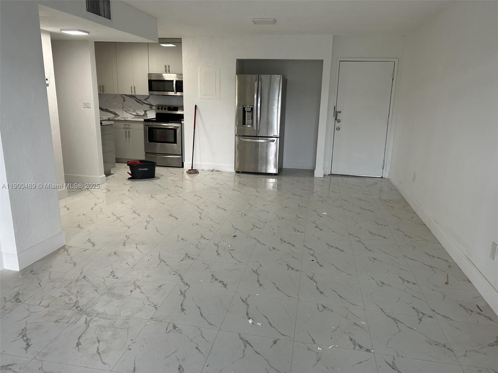 THE GREENS CONDO - Residential Lease