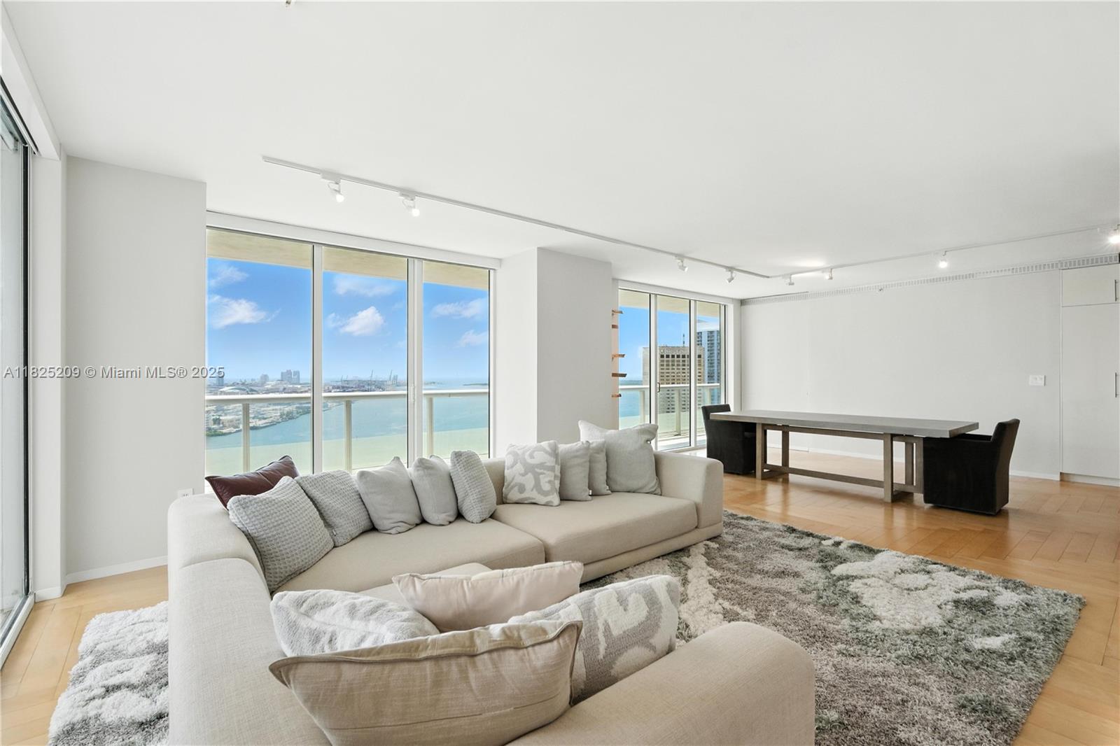 50 Biscayne Blvd 3002