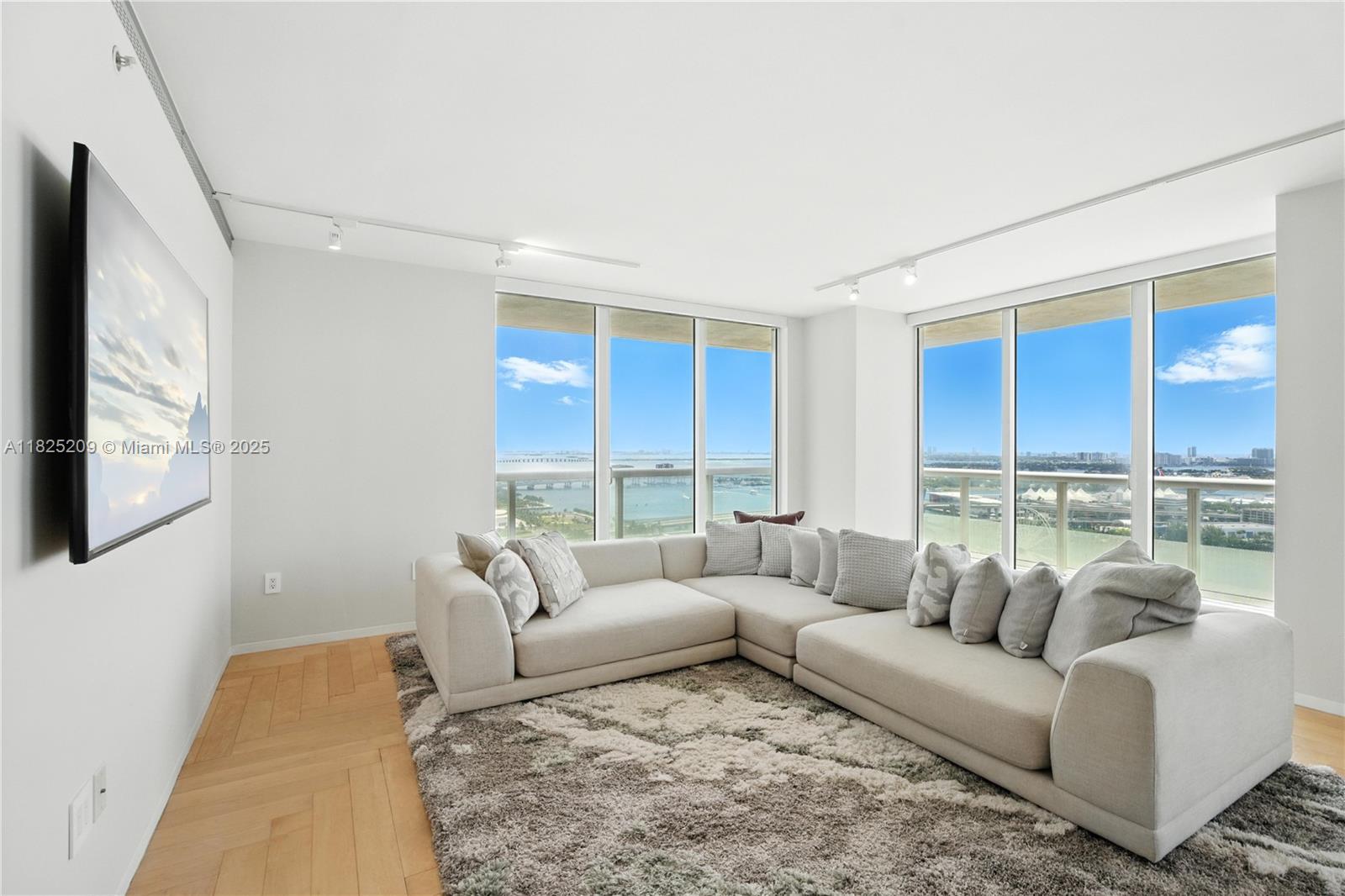 50 Biscayne Blvd 3002