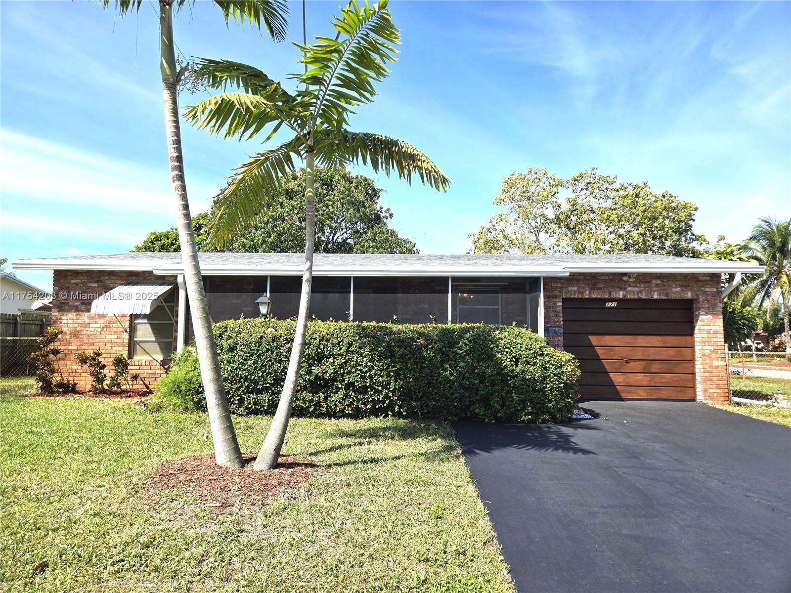 Property for Sale at 771 Sw 67th Ave, North Lauderdale, Miami-Dade County, Florida - Bedrooms: 2 
Bathrooms: 2  - $399,000