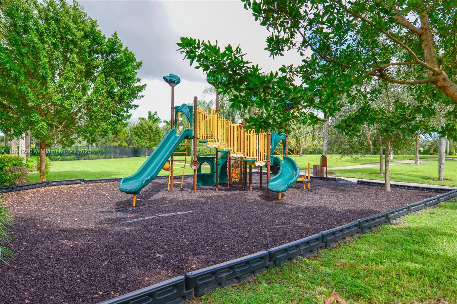 HILLCREST COUNTRY CLUB SO - Residential