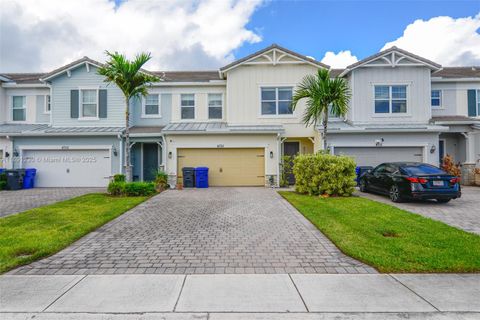 Photo of 4735 Eucalyptus Dr, Hollywood, FL 33021 (MLS # A11891230)