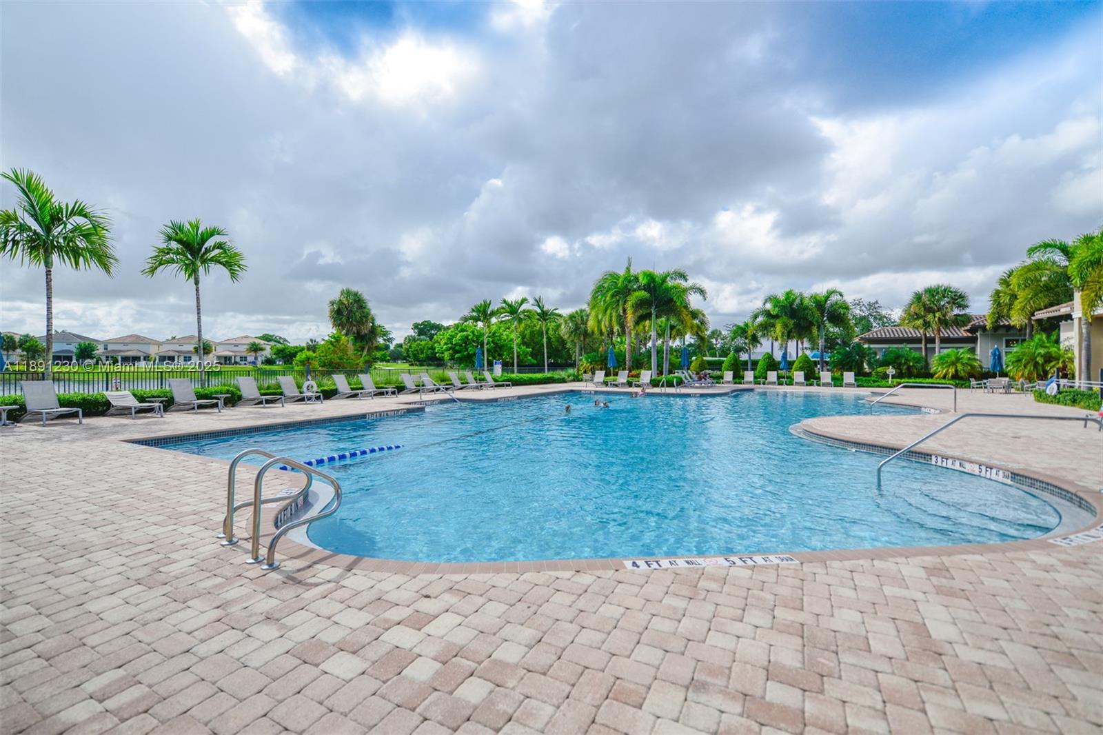 HILLCREST COUNTRY CLUB SO - Residential