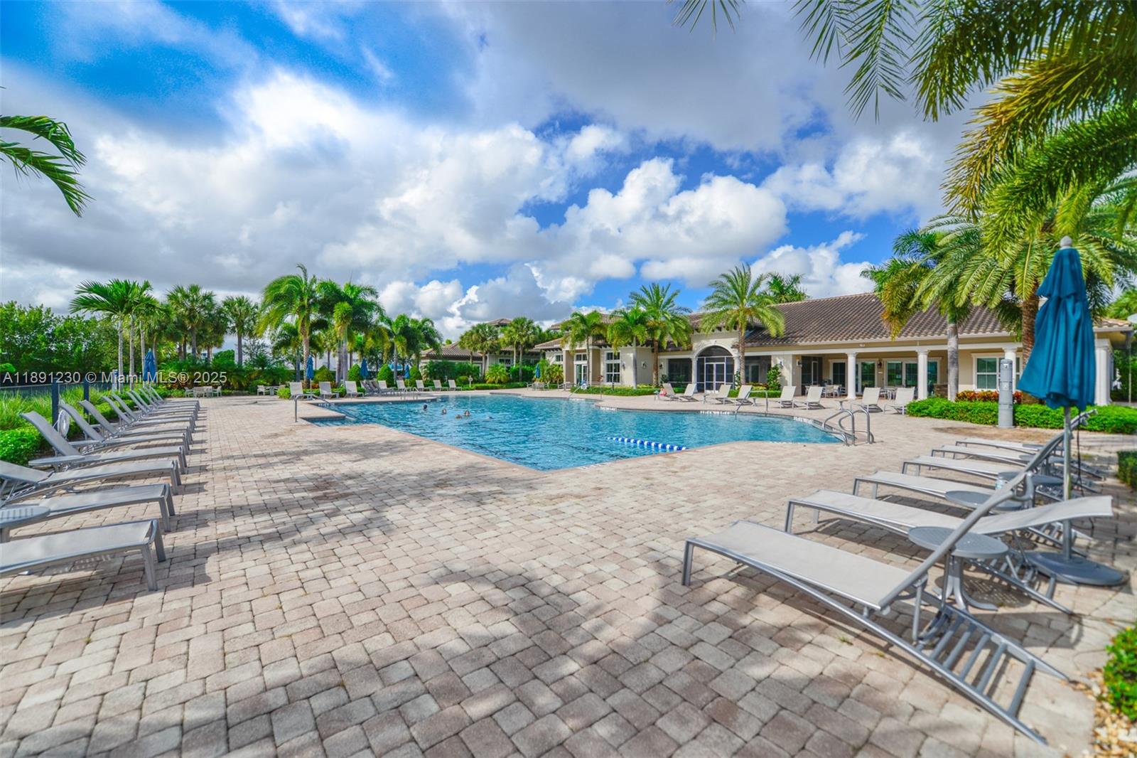 HILLCREST COUNTRY CLUB SO - Residential
