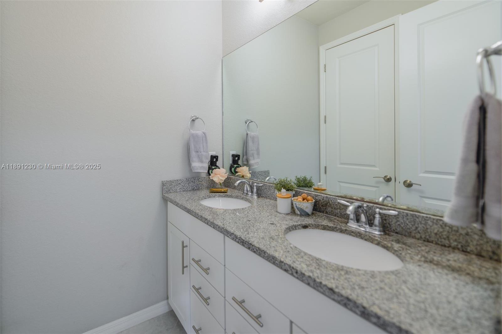 HILLCREST COUNTRY CLUB SO - Residential