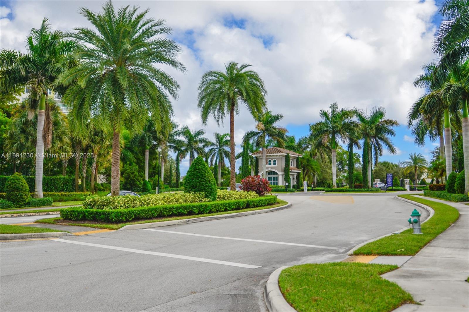 HILLCREST COUNTRY CLUB SO - Residential