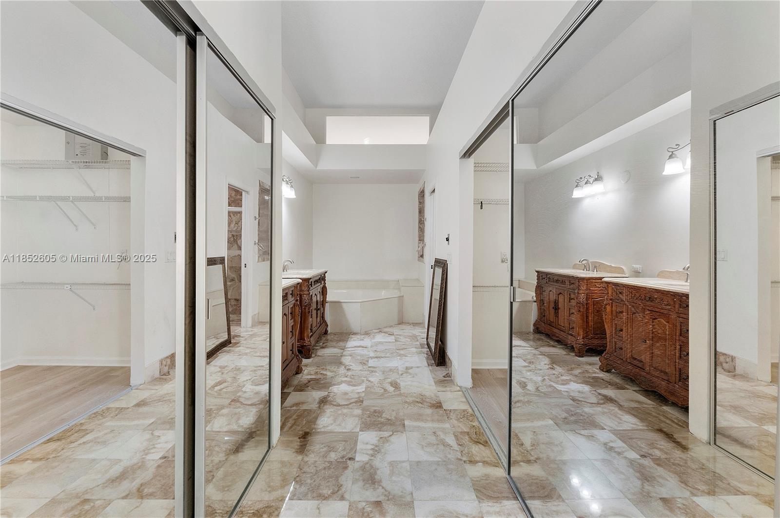 OAK RUN OF ARVIDA COUNTRY - Residential