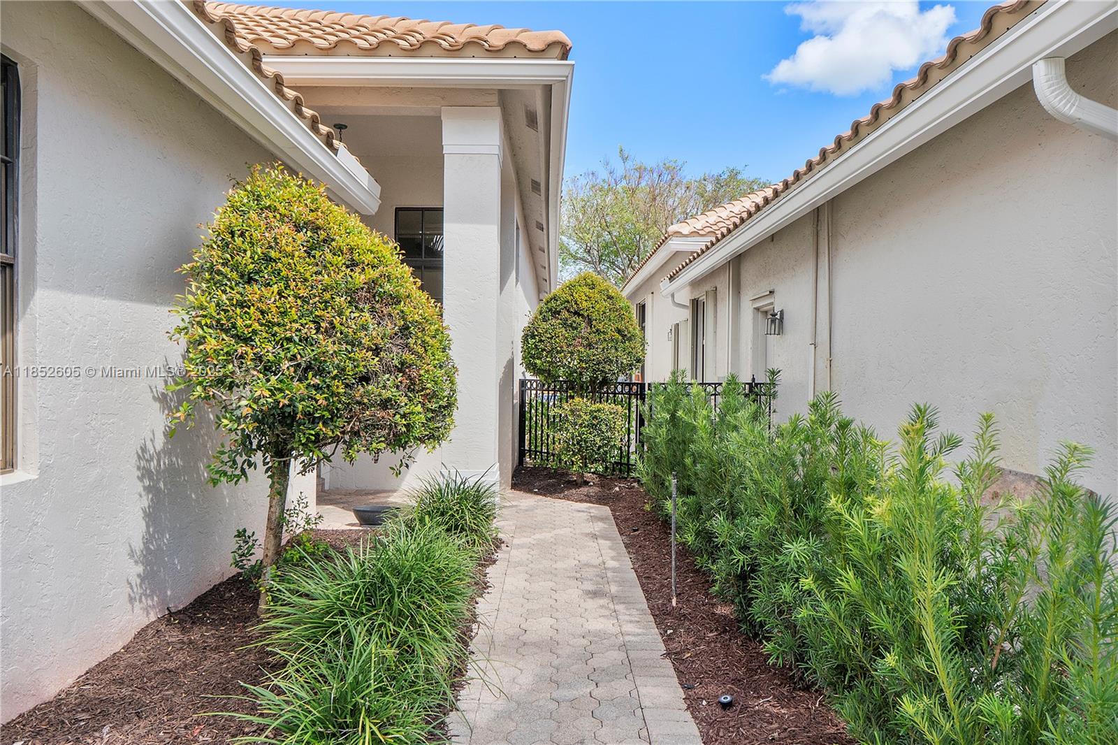 OAK RUN OF ARVIDA COUNTRY - Residential