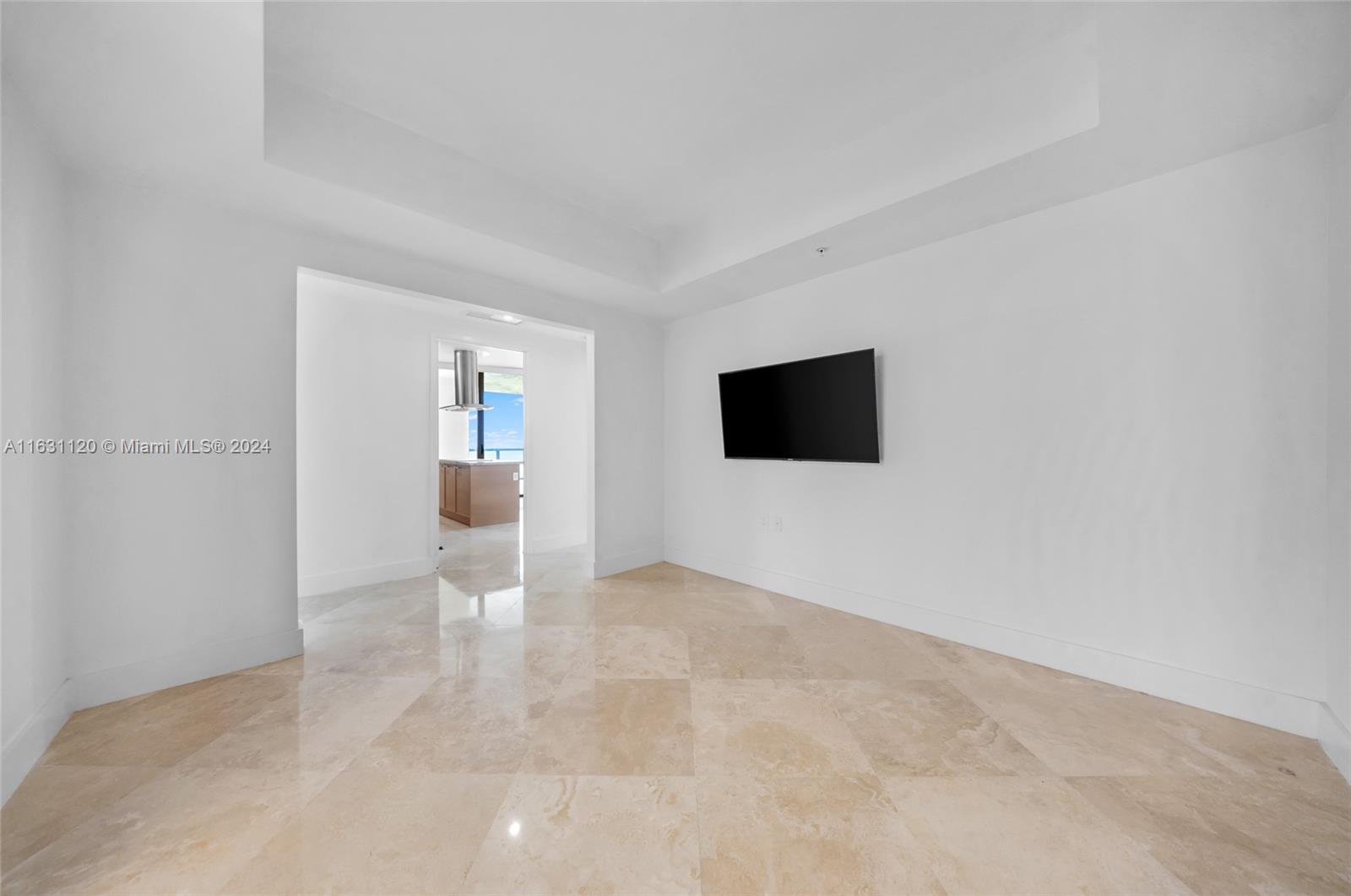 SAYAN CONDO - Residential