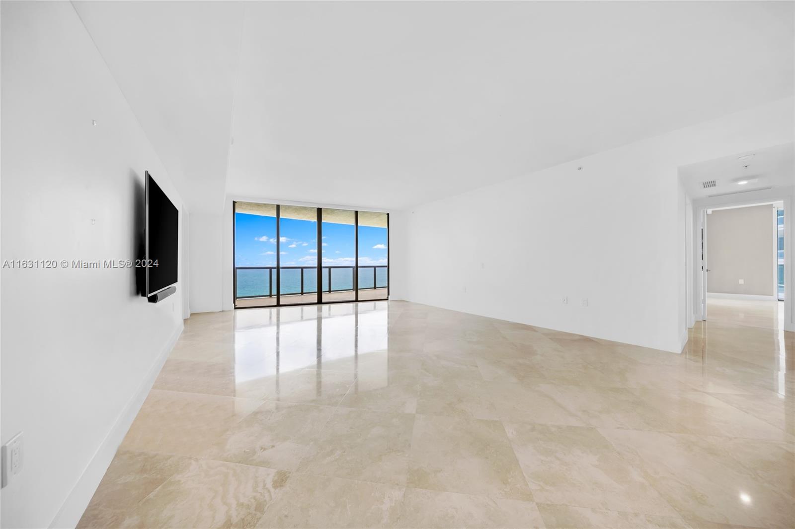 SAYAN CONDO - Residential