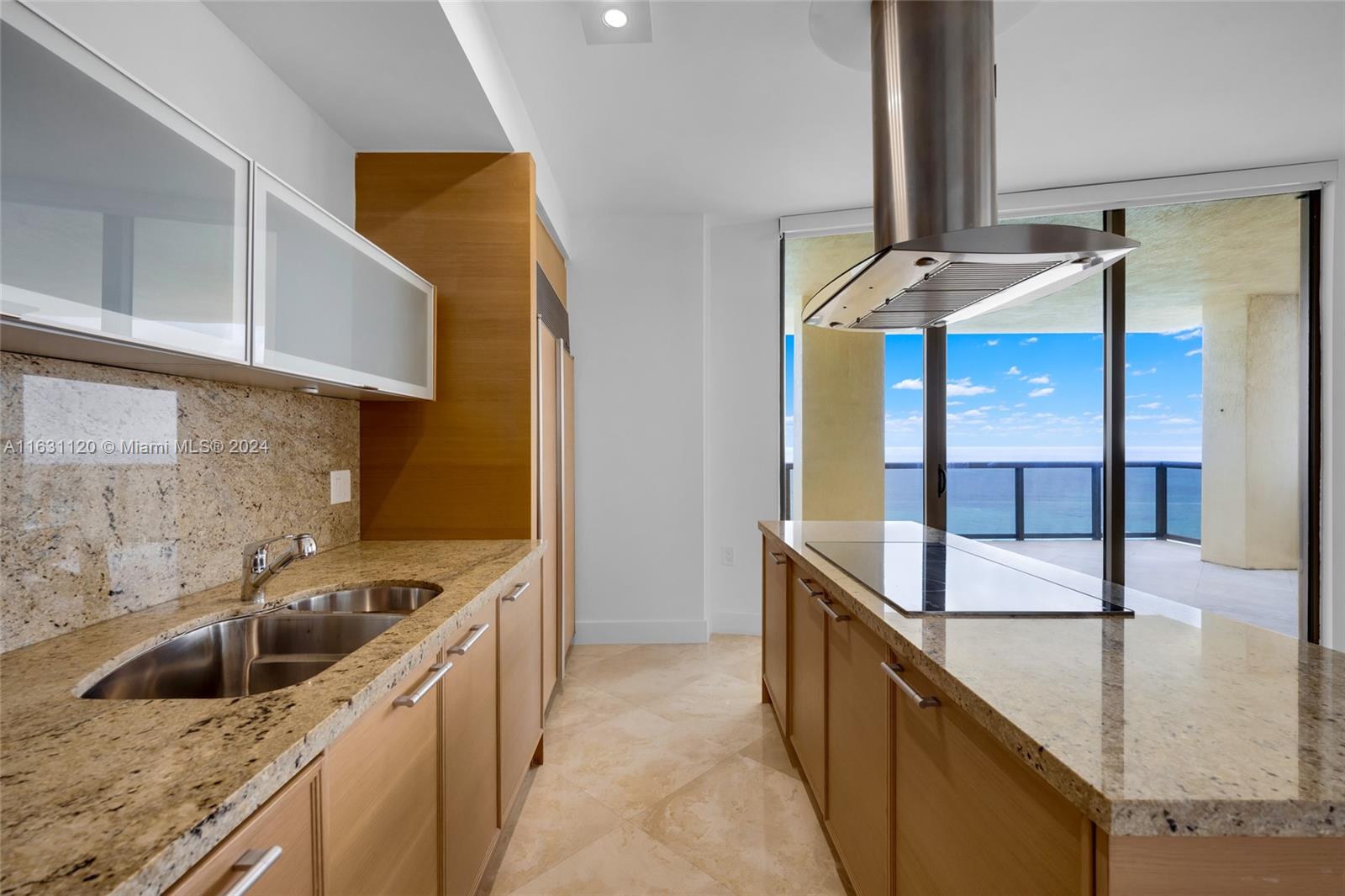 SAYAN CONDO - Residential