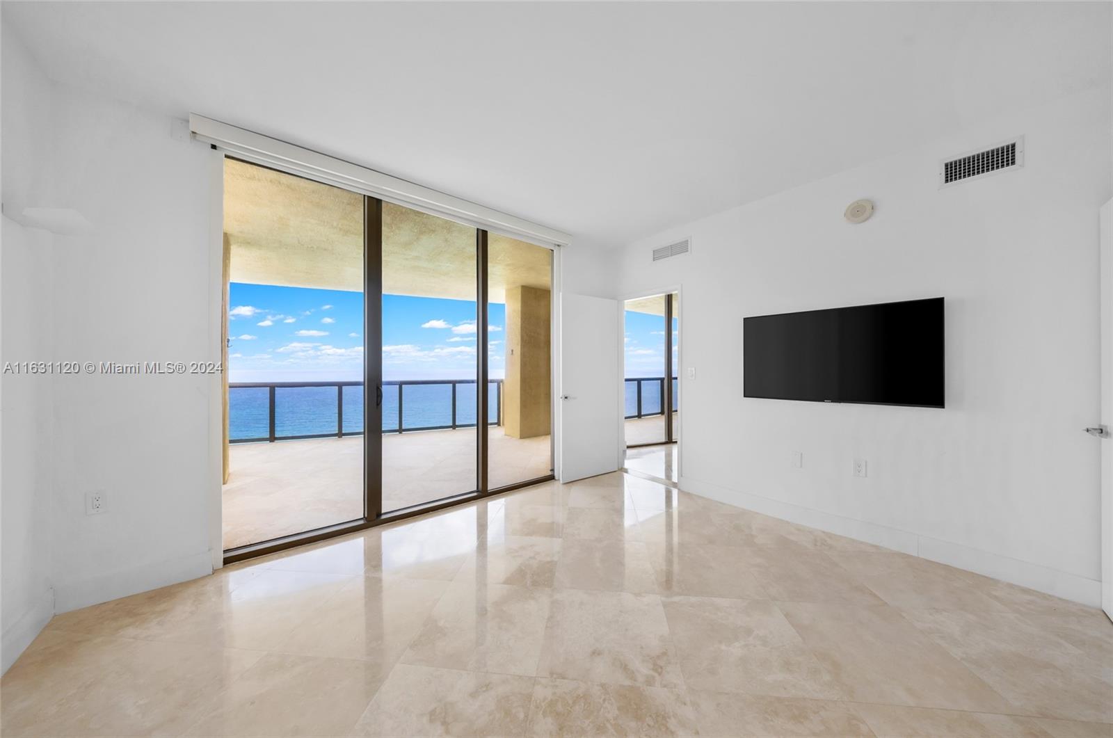 SAYAN CONDO - Residential