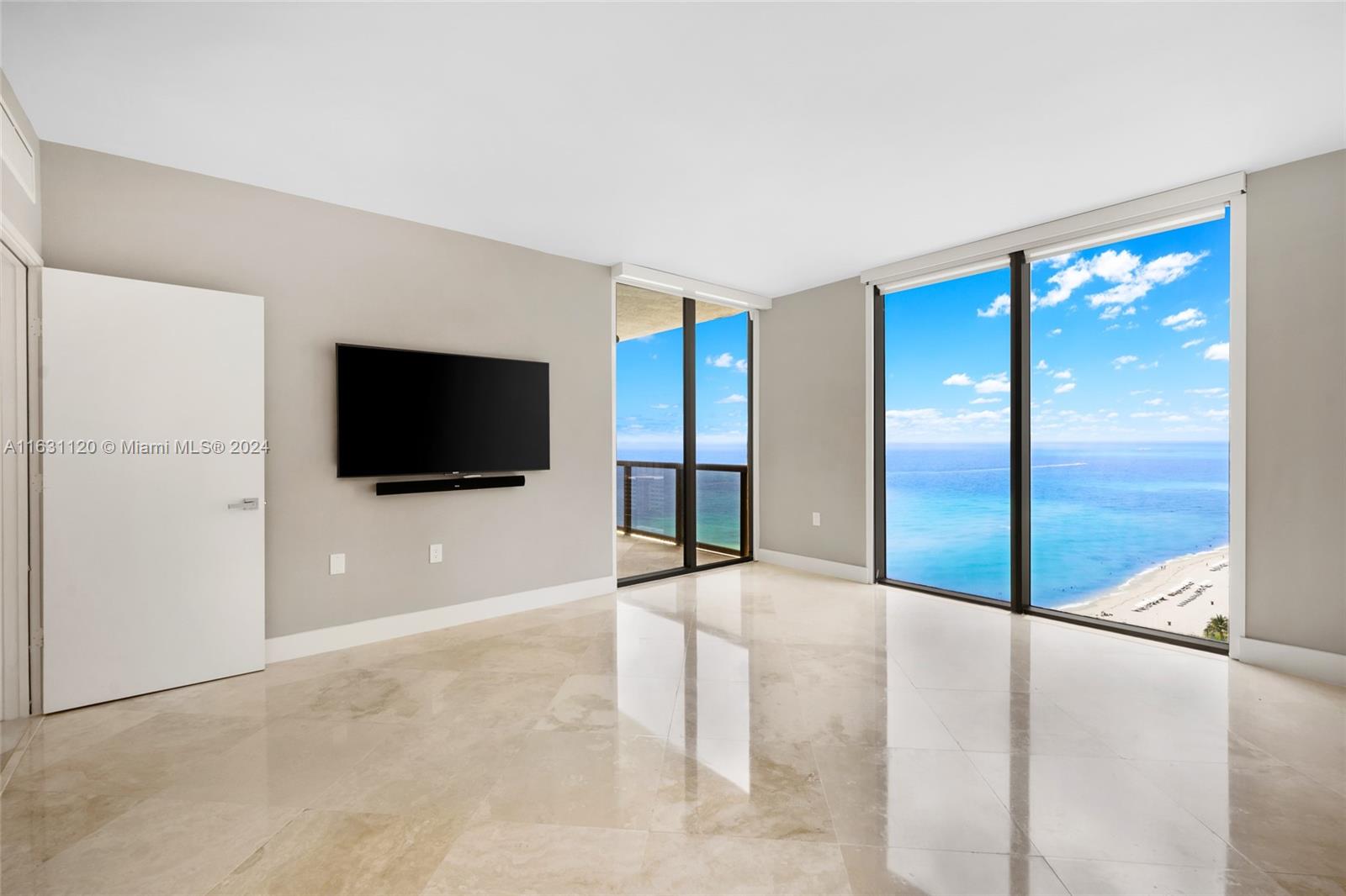 SAYAN CONDO - Residential