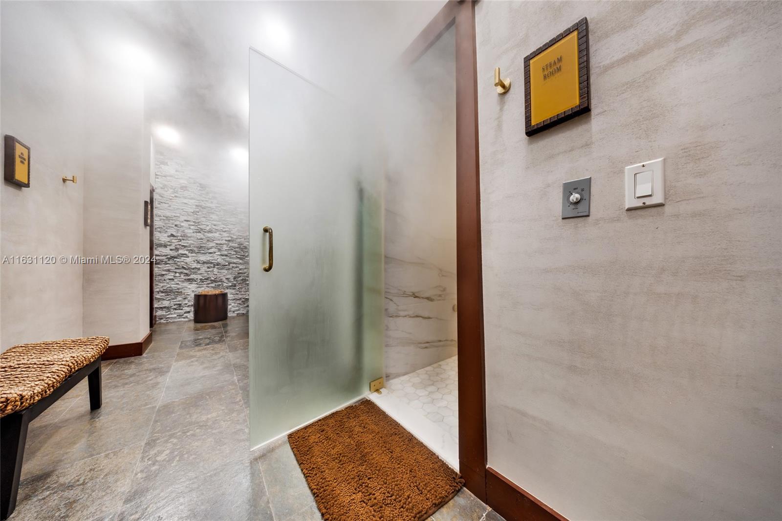 SAYAN CONDO - Residential