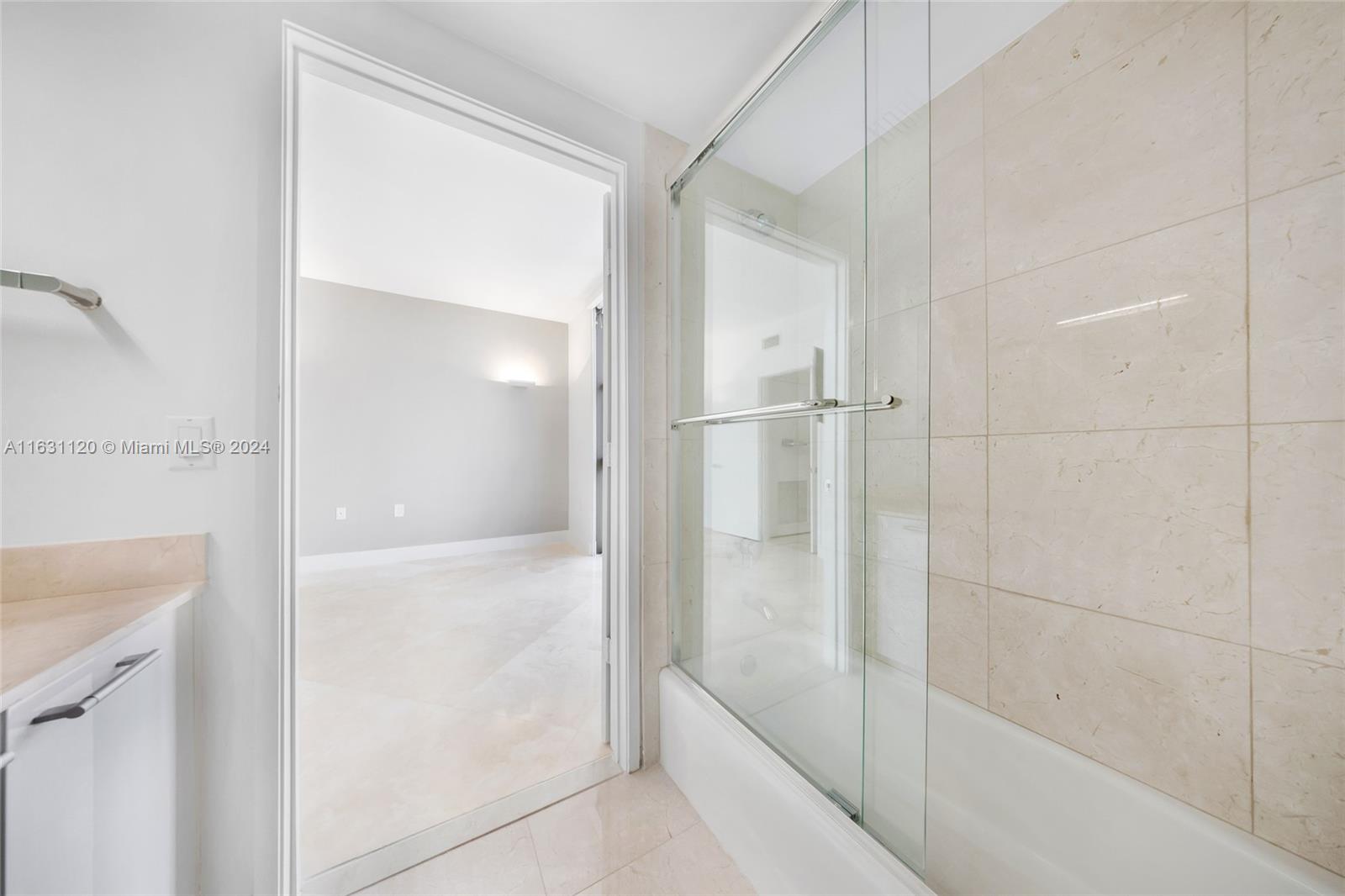 SAYAN CONDO - Residential