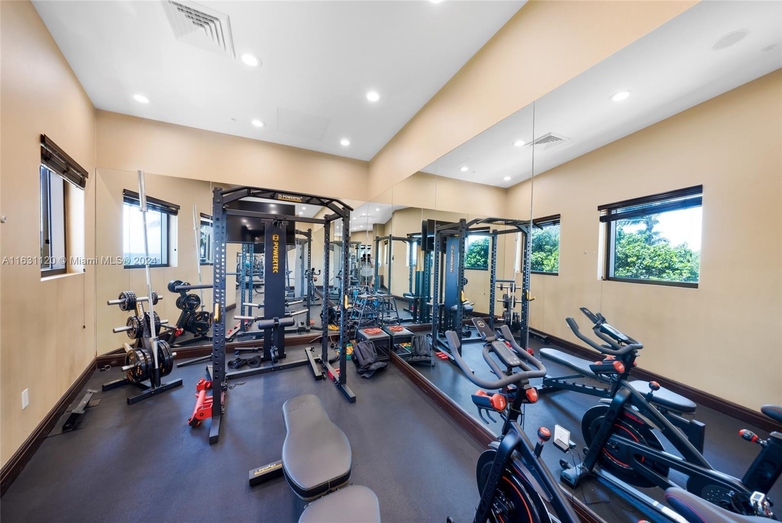 SAYAN CONDO - Residential