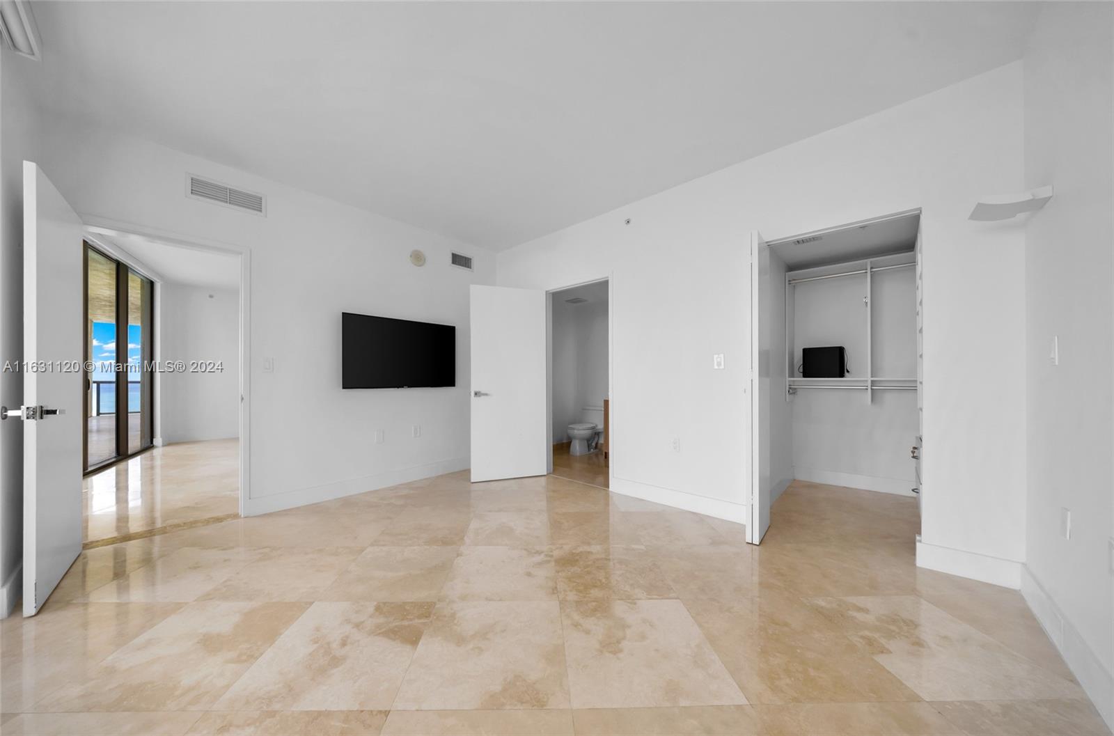 SAYAN CONDO - Residential