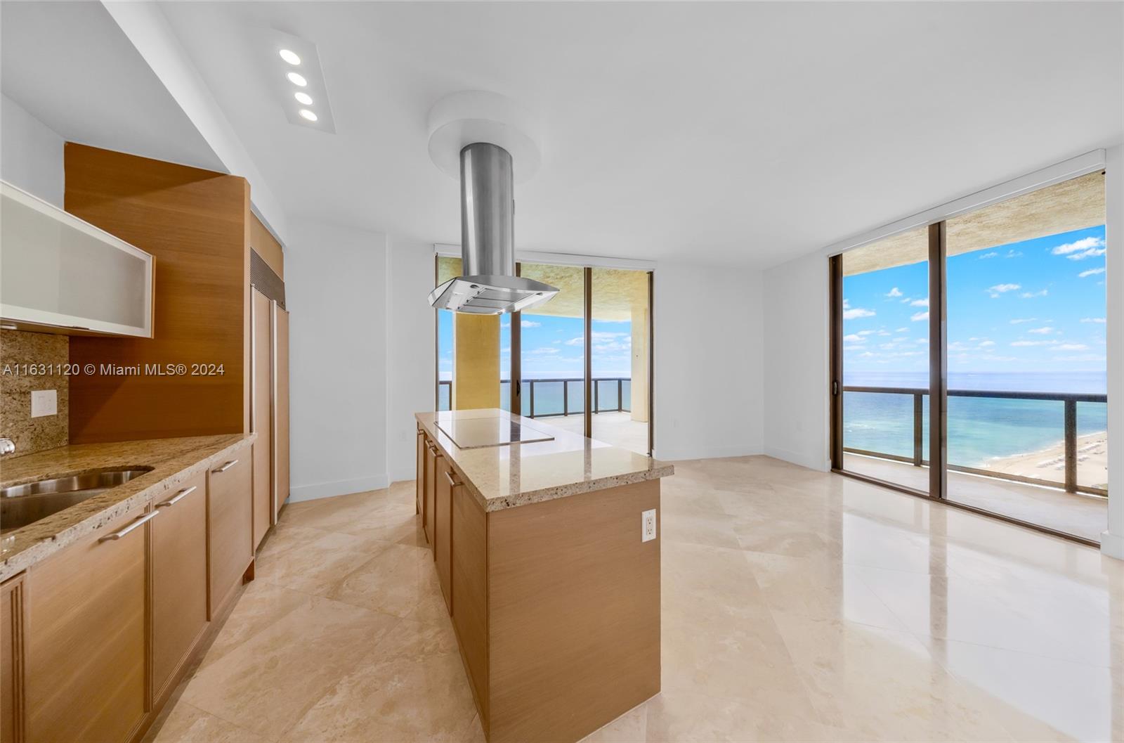 SAYAN CONDO - Residential