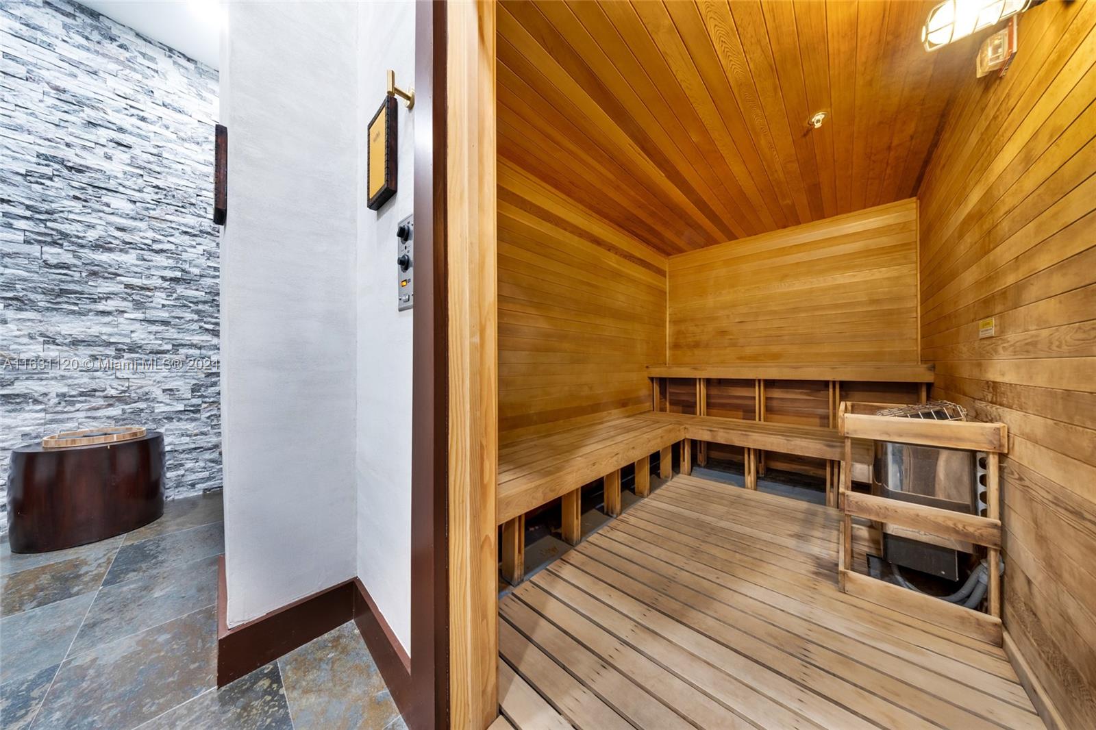 SAYAN CONDO - Residential