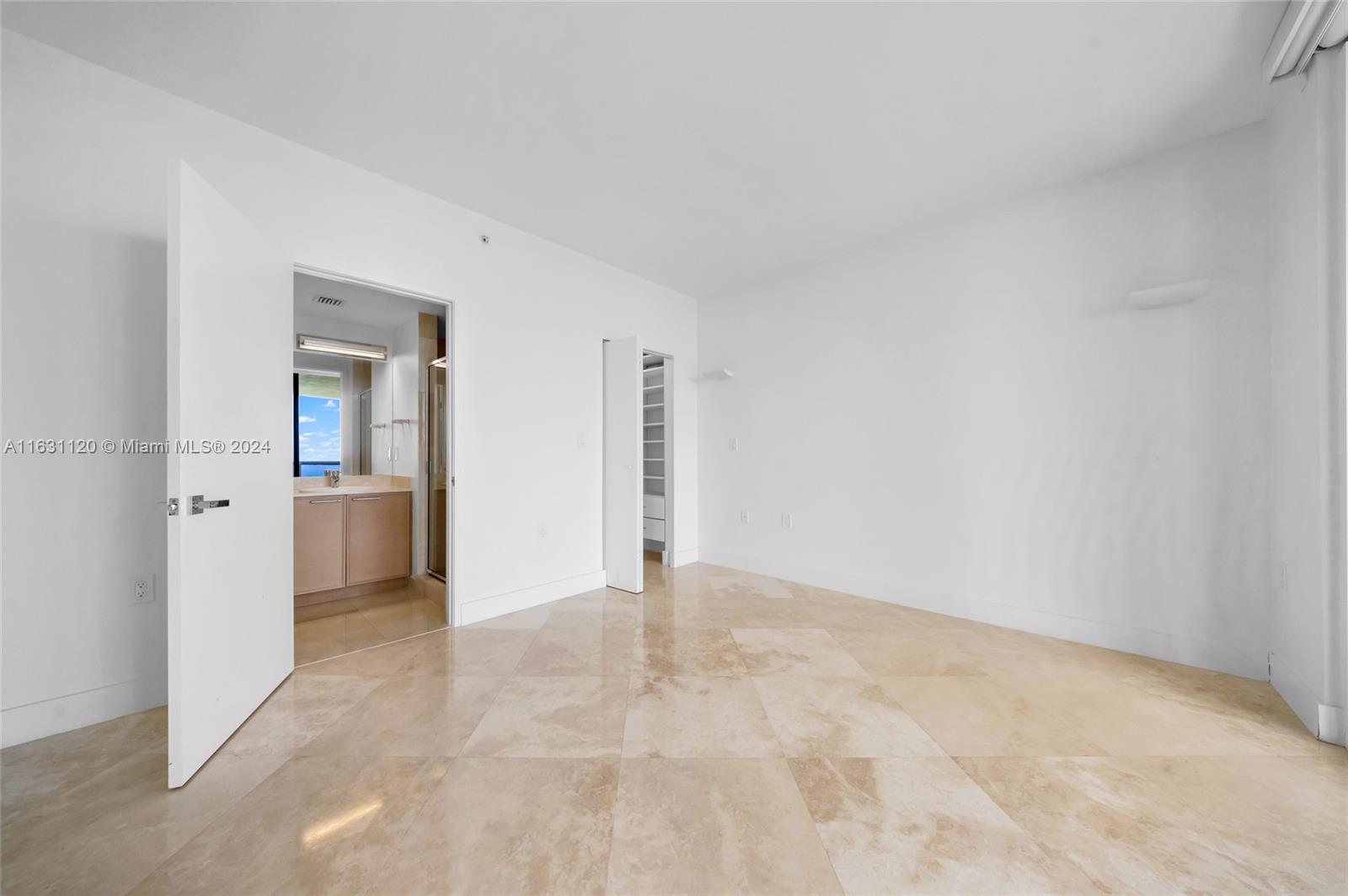 SAYAN CONDO - Residential