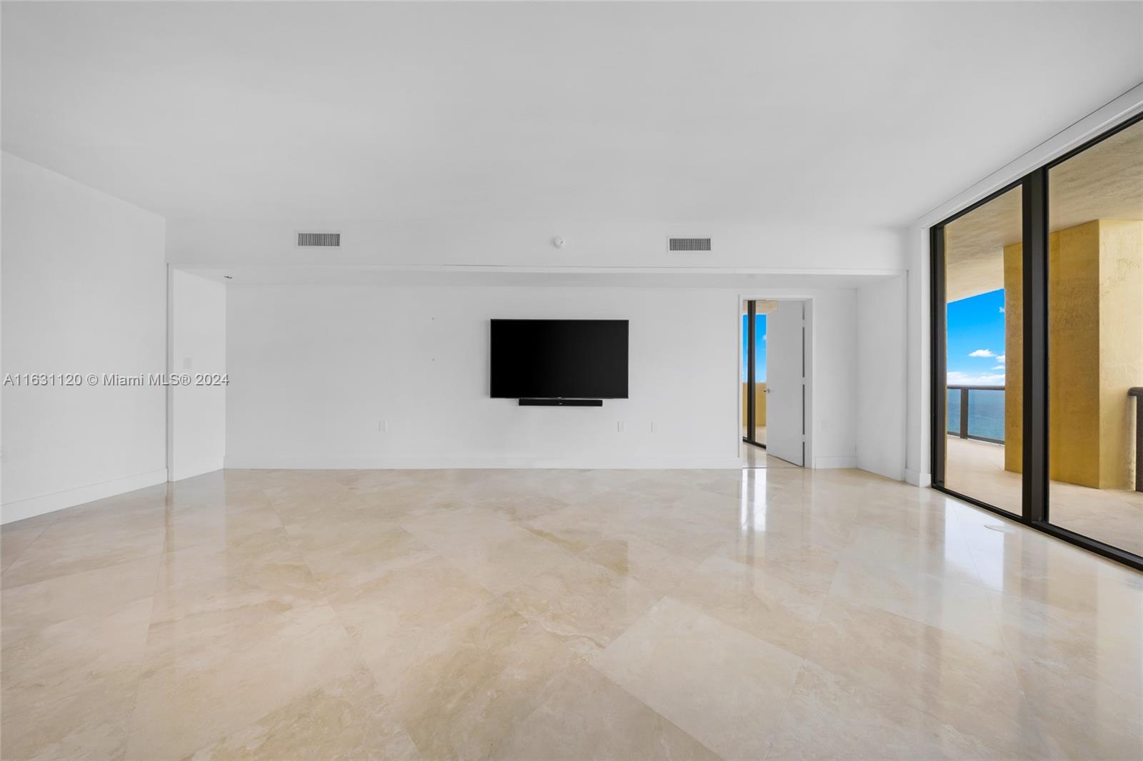 SAYAN CONDO - Residential