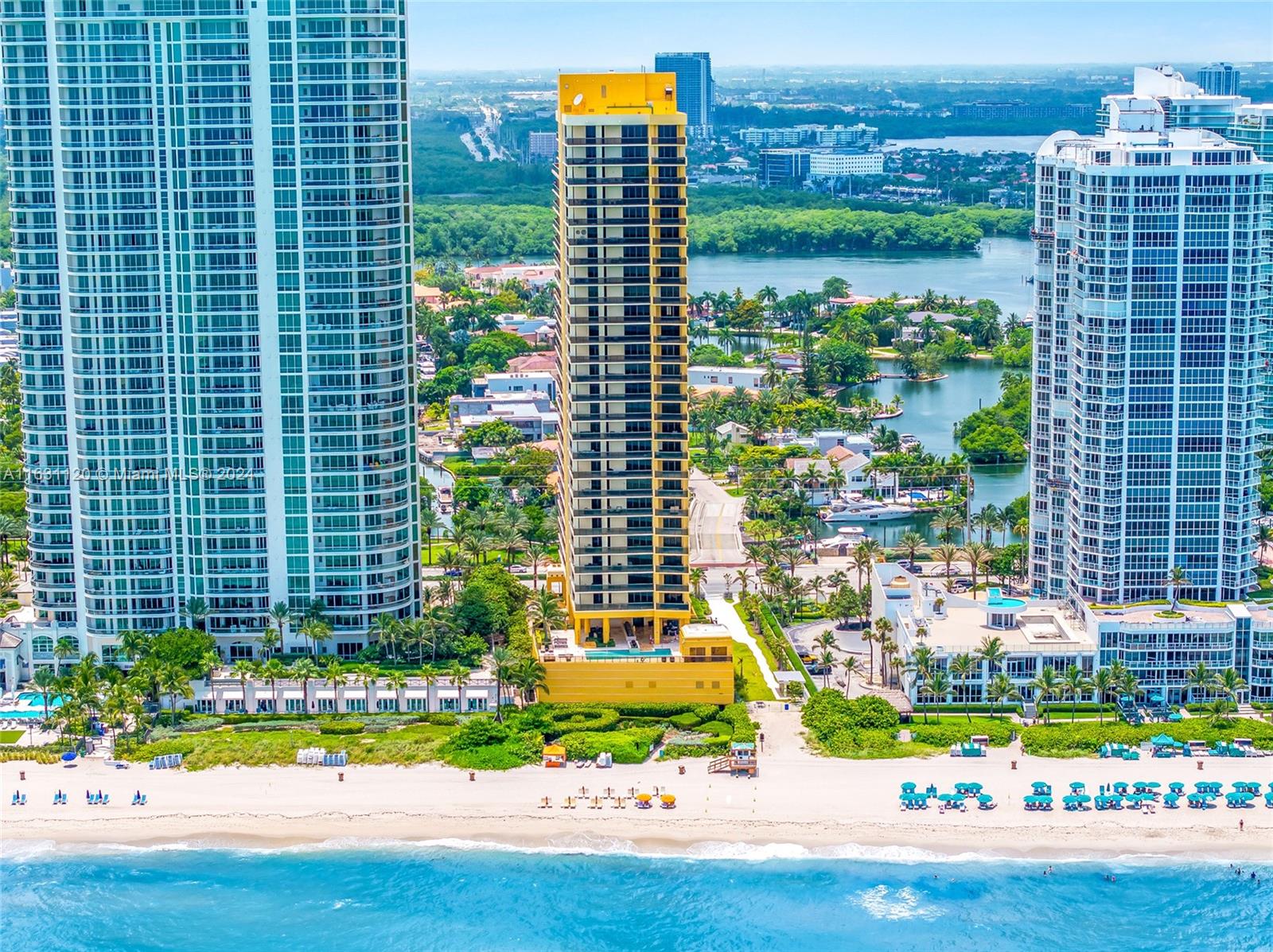 SAYAN CONDO - Residential