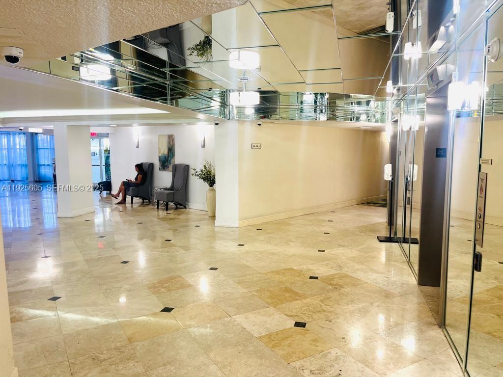 1000 Parkview Dr 605