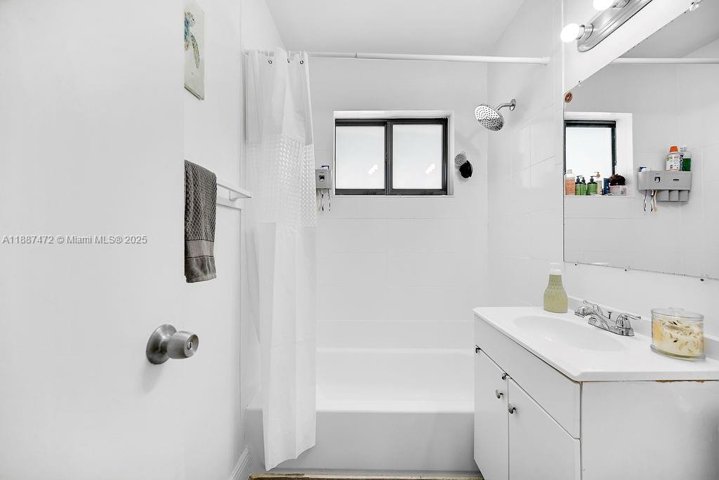 PALOMAR SUB - Residential Income