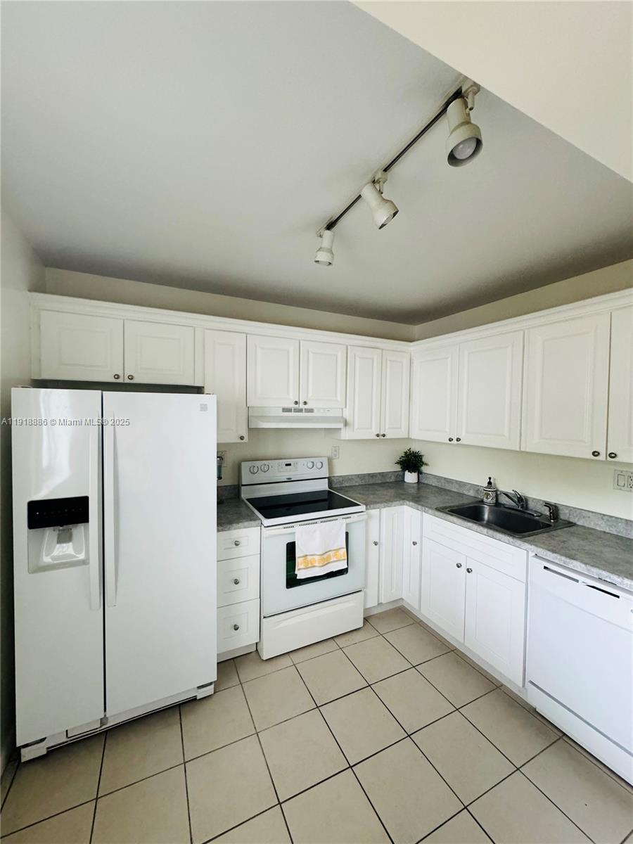 BELASERA AT PINE ISLAND C - Residential Lease