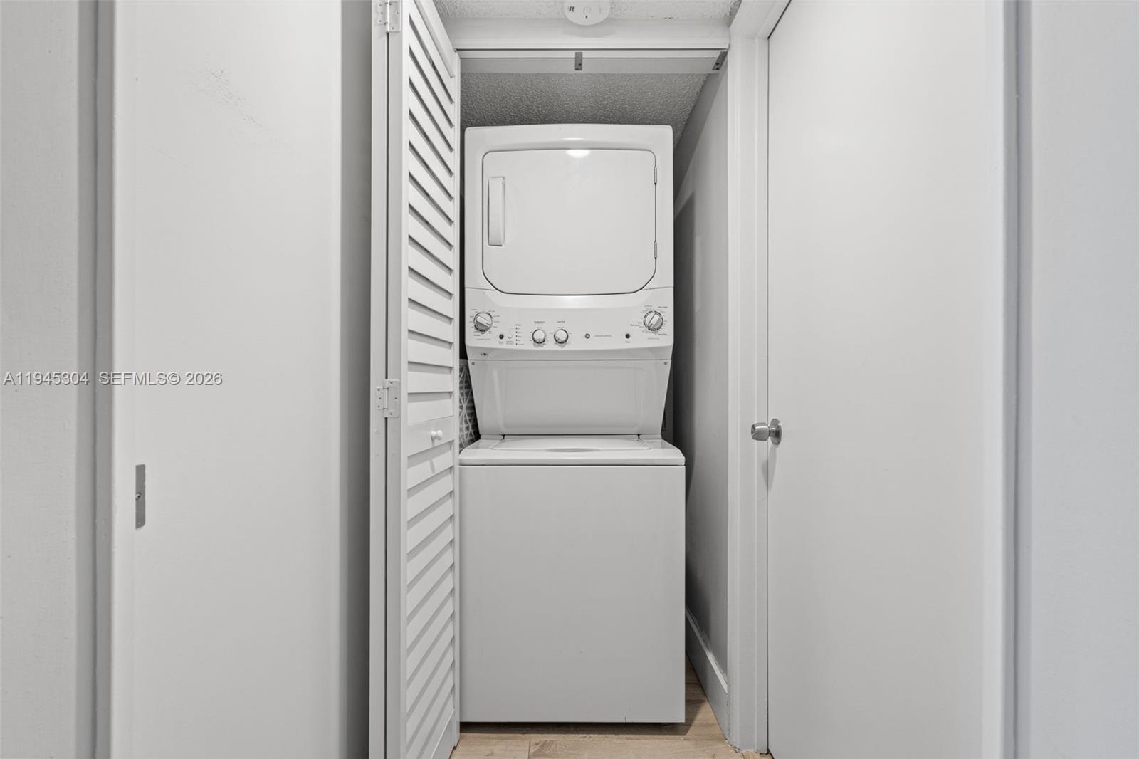 IVANHOE EAST AT CENTURY V - Residential