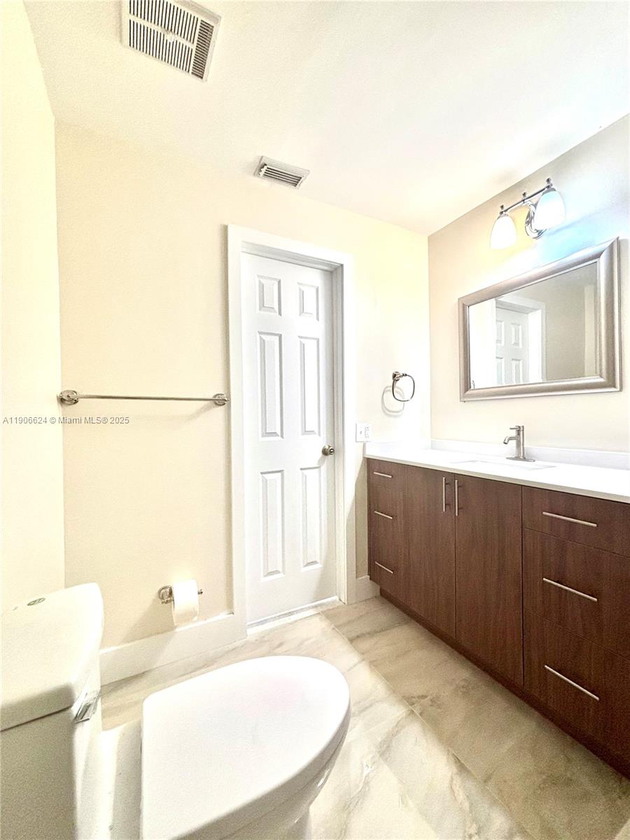 ROYAL PALMS CONDO - Residential Lease