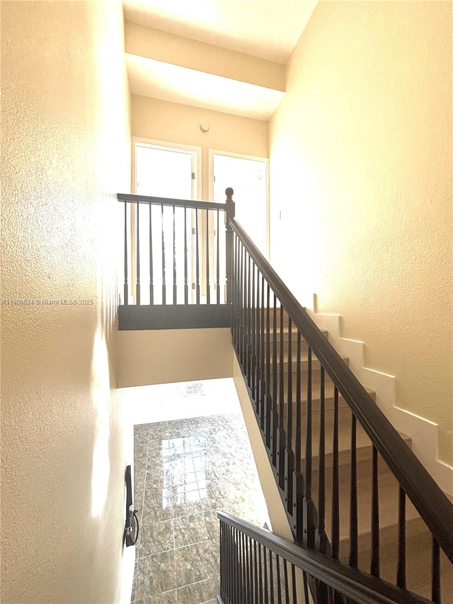 ROYAL PALMS CONDO - Residential Lease